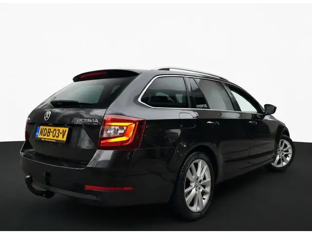 ŠKODA Octavia Combi 1.5 TSI 150PK DSG GREENTECH BUSINESS PLUS EDITION TREKHAAK/CAMERA/CARPLAY/LEDER