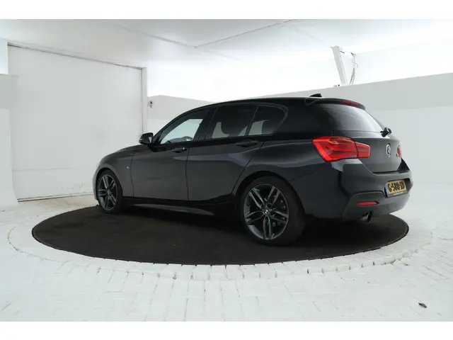 BMW 1-serie 118i Centennial High Executive Automaat, M-sport, Climate,