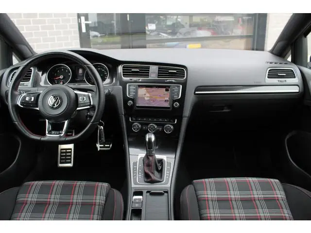 Volkswagen Golf 2.0 TSI GTI / Panoramadak / Stoelverwarming