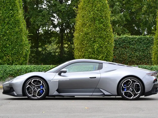 Maserati MC20
