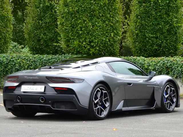 Maserati MC20