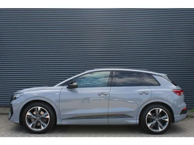 Audi Q4 e-tron 40 Launch Edition S Competition 77 kWh Sonos Head-Up Adaptive-Cruise
