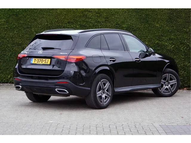 Mercedes-Benz GLC-klasse GLC 300 e 4MATIC AMG Line Night | Panorama Keyless Rijassistentie Leder