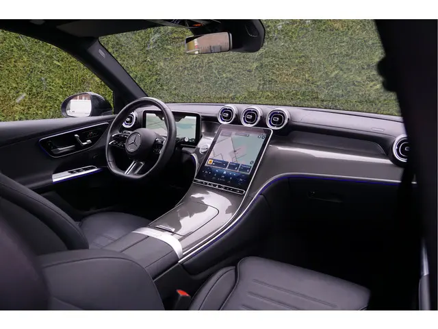 Mercedes-Benz GLC-klasse GLC 300 e 4MATIC AMG Line Night | Panorama Keyless Rijassistentie Leder