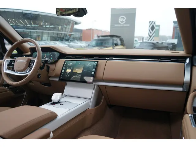 Land Rover Range Rover 3.0 P550e SV PHEV | Hot stones massage | Serenity | Meridian signature |