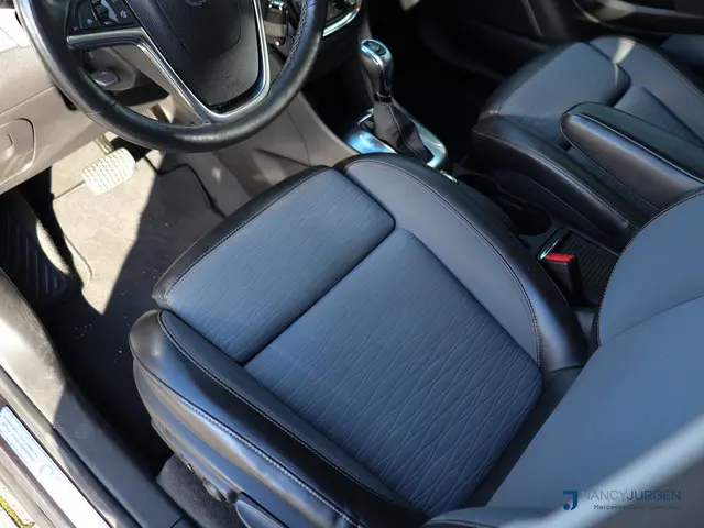 Opel Mokka 1.4 T Cosmo | Premium-Pakket | Camera | Stoel+Stuur Verw. | Navi | Camera | Parkeerhulp Voor+Achter | BiXenon | Cruise | Trekhaak | Automaat | Privacy Glas | Zicht-Pakket | Elektro-Pakket | Comfort-Pakket|