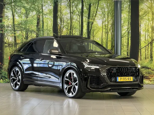 Audi RS Q8 4.0 TFSI RS Q8 quattro | Carbon Optiek Pakket | Dynamic Plus | Keramisch | 23'' lichtmeta...