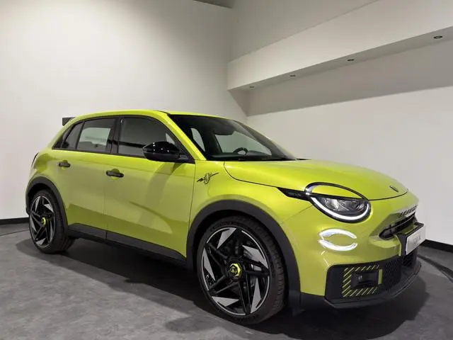 Fiat 600e Abarth Turismo 54 kWh | Acid Green