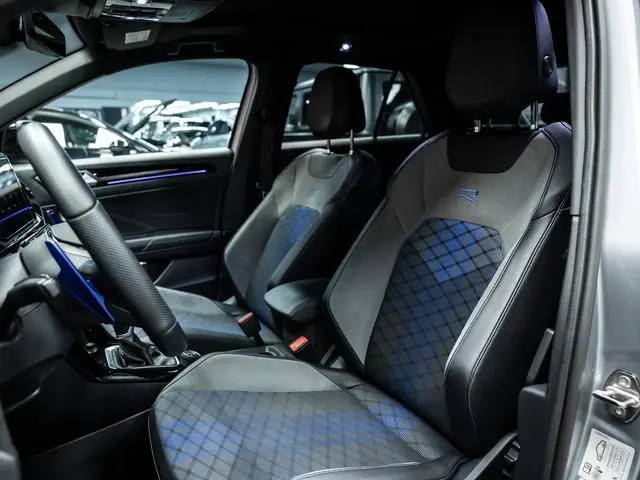 Volkswagen T-Roc 2.0 TSI 4Motion R Vol uitgevoerde T-roc met Akra uiterst netjes onderhouden