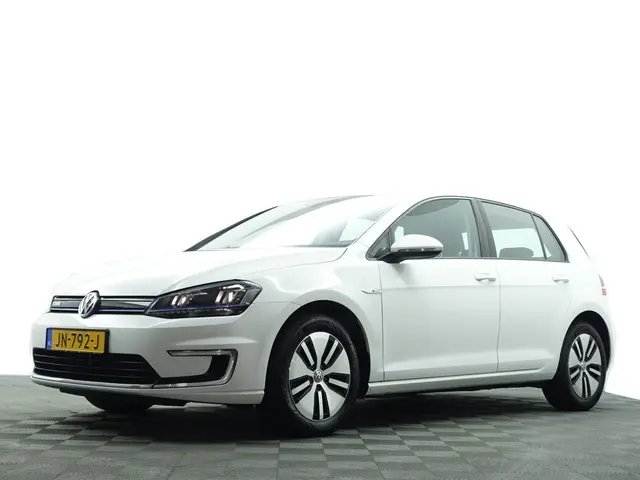 Volkswagen e-Golf Highline Aut- Xenon Led, Carplay, Navigatie, Clima, Dynamic Select, Cruise