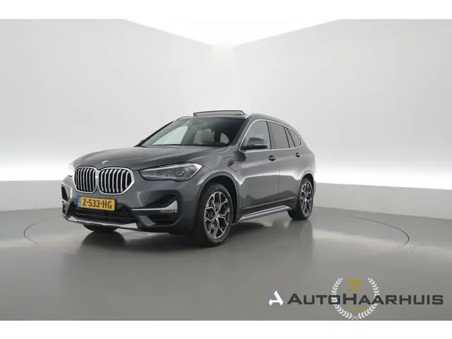 BMW X1 xDrive25e High Executive Edition | Rijklaar! | Trekhaak | S/K-Dak | HUD | Leder | Harman/Kard...