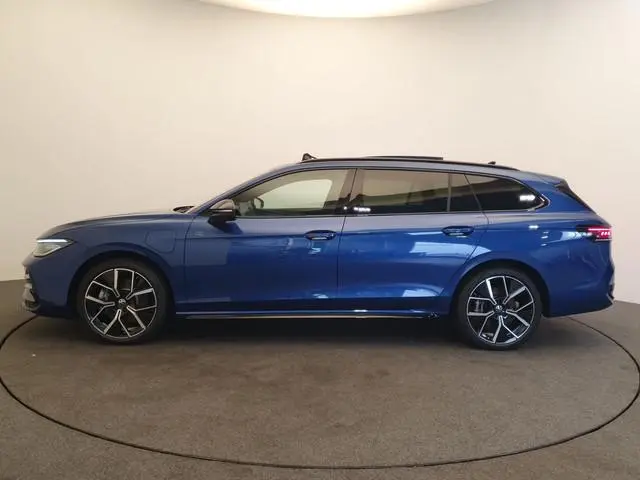 Volkswagen Passat Variant 1.5 eHybrid 272pk R-Line Edition Panoramadak, Wegklapbare trekhaak, 360 Ca...