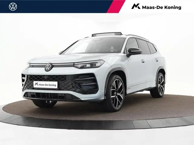Volkswagen Tayron 1.5 204pk DSG eHybrid R-Line Edition · Panoramadak · 360 Camera · Inklap. Trekhaak...