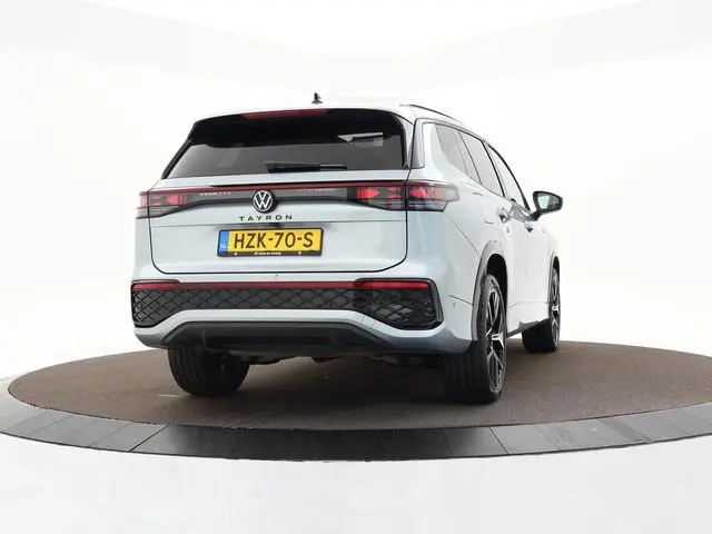Volkswagen Tayron 1.5 204pk DSG eHybrid R-Line Edition · Panoramadak · 360 Camera · Inklap. Trekhaak...