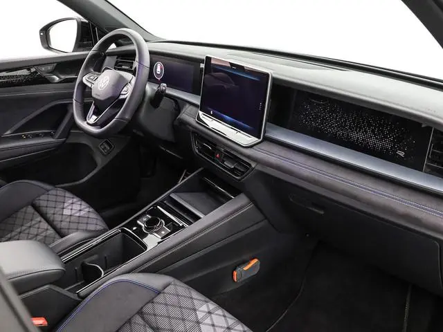 Volkswagen Tayron 1.5 204pk DSG eHybrid R-Line Edition · Panoramadak · 360 Camera · Inklap. Trekhaak...