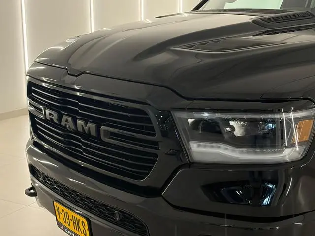 RAM 1500 5.7 V8 4x4 Laramie Night