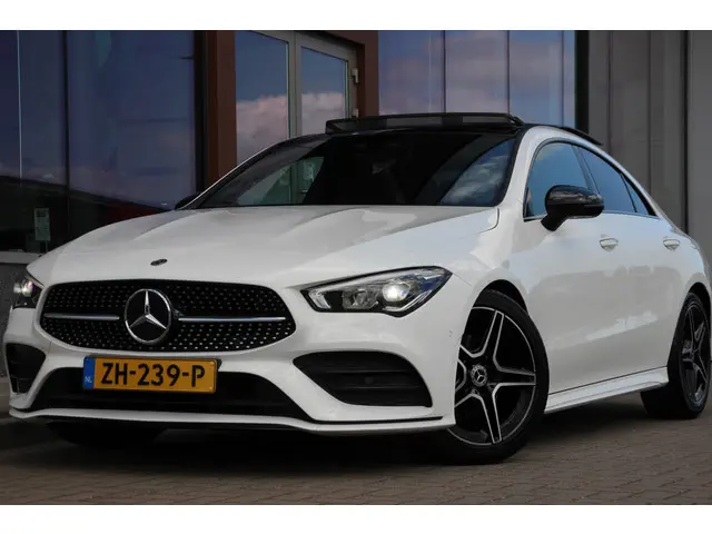 Mercedes-Benz CLA-klasse 180 AMG | Night pakket | Pano | Sfeerverlichting | Camera