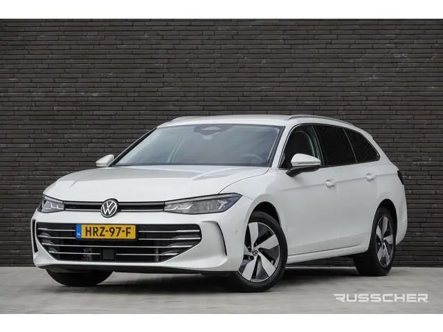 Volkswagen Passat Variant 1.5 eTSI 150Pk Aut. | Business | 360° Camera | LED | 17'' | Oryx White