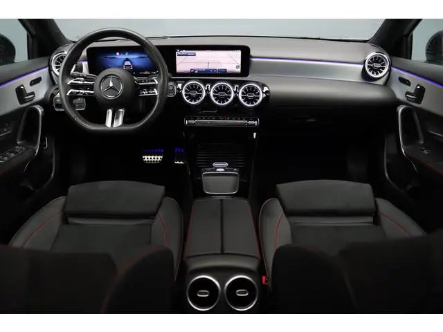 Mercedes-Benz A-klasse 250 e AMG Line | Panoramadak | Memory | Distronic | HUD | Keyless Go | Advanc...