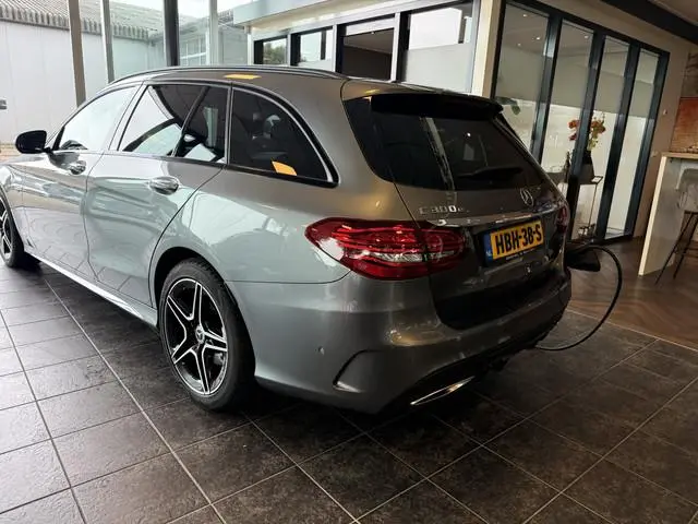 Mercedes-Benz C-klasse Estate 300 e Business Solution AMG ** Leder ** 360 camera ** Rijbereik tot 50...