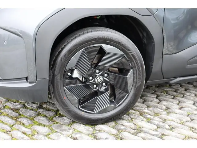 Toyota Urban Cruiser Dynamic 61,1 kWh, Navi, Apple Carplay, Android Auto, Adaptieve cruise control,...