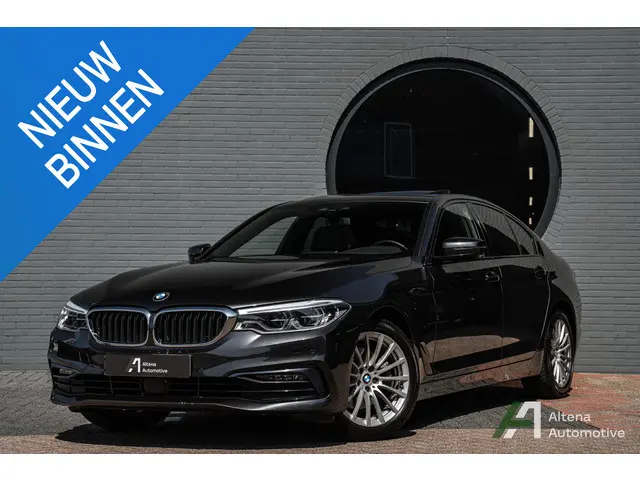 BMW 5-serie 520i High Executive Sportline, comfort stoelen, schuifdak, head-up, camera, adaptieve cr...
