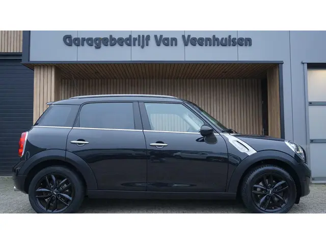 Mini Countryman 1.6 122pk Knockout Edition Xenon 17 inch LM Clima Cruise Control *127602km* Sfeerverlichting *NL auto* Nette Mini