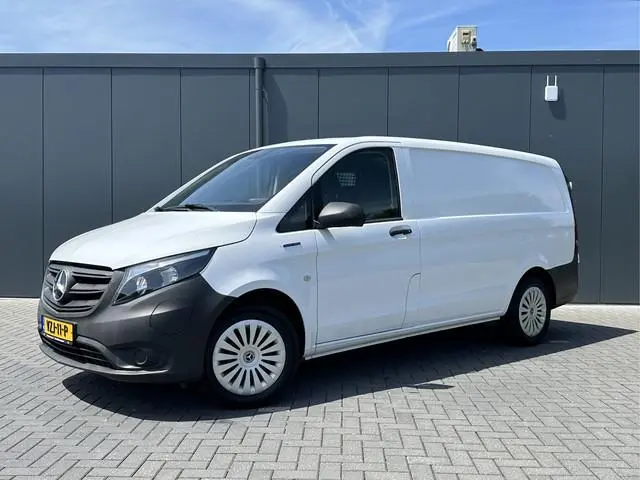Mercedes-Benz eVito 66 kWh / FULL ELECTRIC / L2H1 / 43.007 KM / INRICHTING / 1e EIG. / CAMERA / 3-ZI...