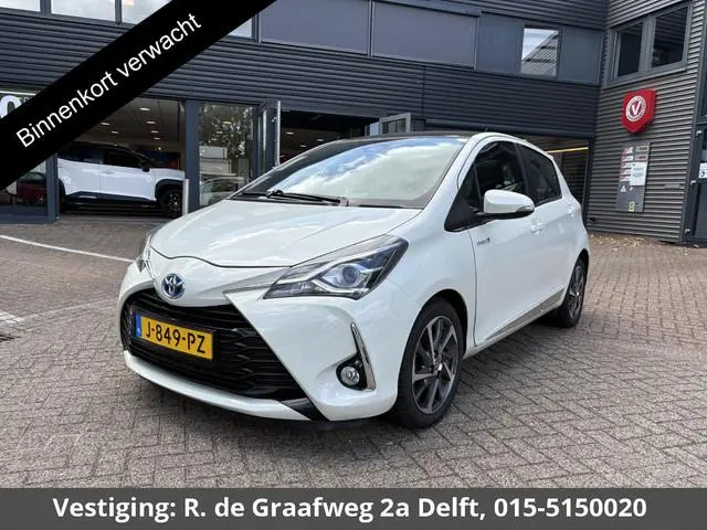 Toyota Yaris 1.5 Hybrid Premium | Navigatie | Panoramadak | Half Leder |