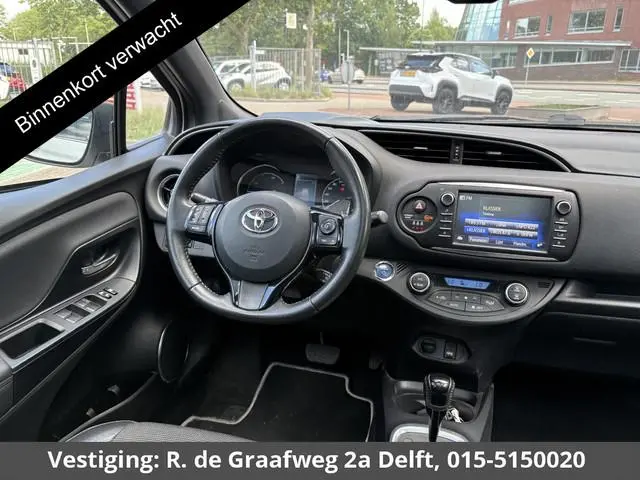 Toyota Yaris 1.5 Hybrid Premium | Navigatie | Panoramadak | Half Leder |