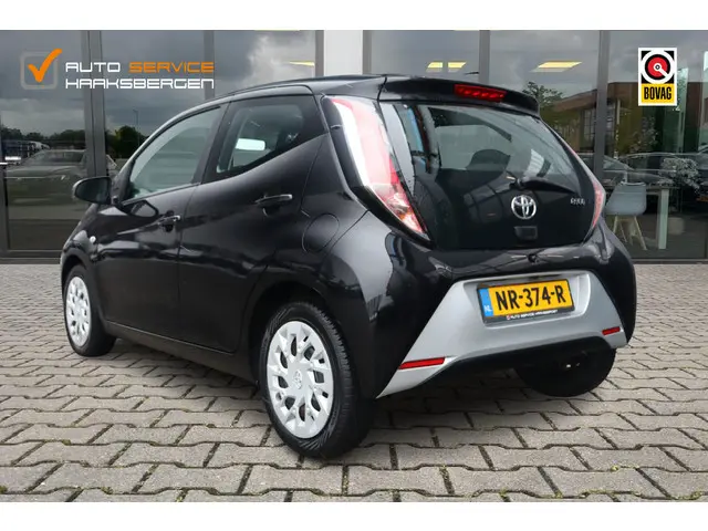 Toyota Aygo 1.0 VVT-i x-wave | Camera | Navi | Elektrische Ramen |