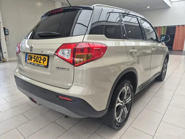 Suzuki Vitara 1.6 High Executive [DEALER OH| CLIMA| CARPLAY| ALLSEASON]