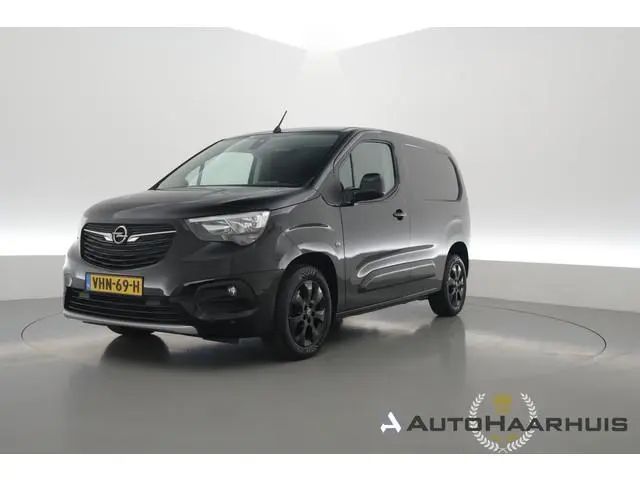 Opel Combo 1.5D - 130pk L1H1 Automaat | Zwart | Camera | Cruise | Navi | Apple Carplay | BPM vrij