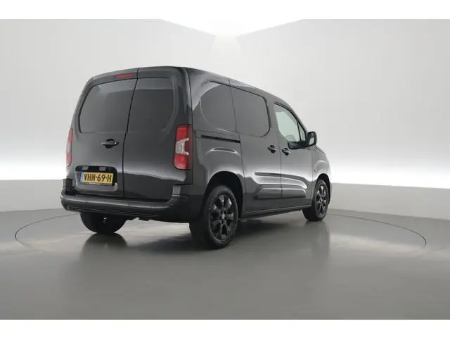 Opel Combo 1.5D - 130pk L1H1 Automaat | Zwart | Camera | Cruise | Navi | Apple Carplay | BPM vrij