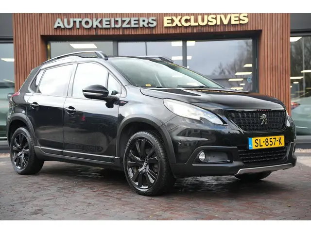 Peugeot 2008 1.2 PureTech GT-line Black on black Panoramadak Lederen bekleding
