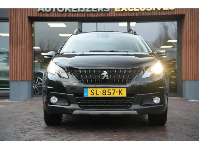 Peugeot 2008 1.2 PureTech GT-line Black on black Panoramadak Lederen bekleding