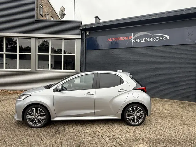 Toyota Yaris 1.5 Hybrid 130 Launch Edition Executive Pano  11-2024 16.675 KM