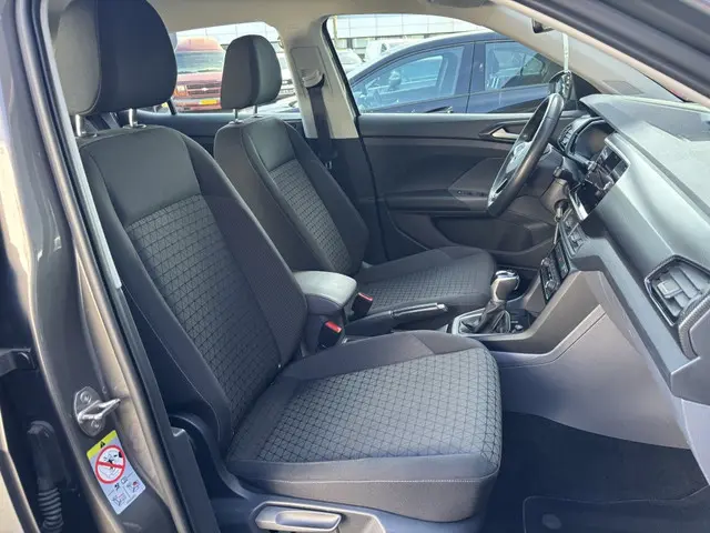 Volkswagen T-Cross 1.0 TSI Lounge Carplay Climate Cruise Parkeersensoren