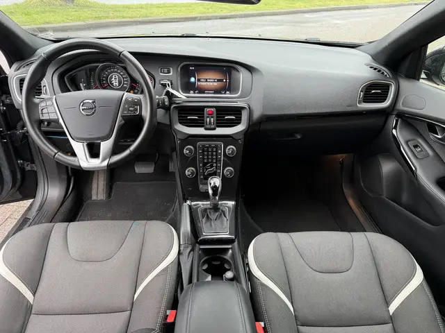 Volvo V40 Cross Country T3 Automaat Summum ** Navigatie ** Business Pack ** Stoelverwarming