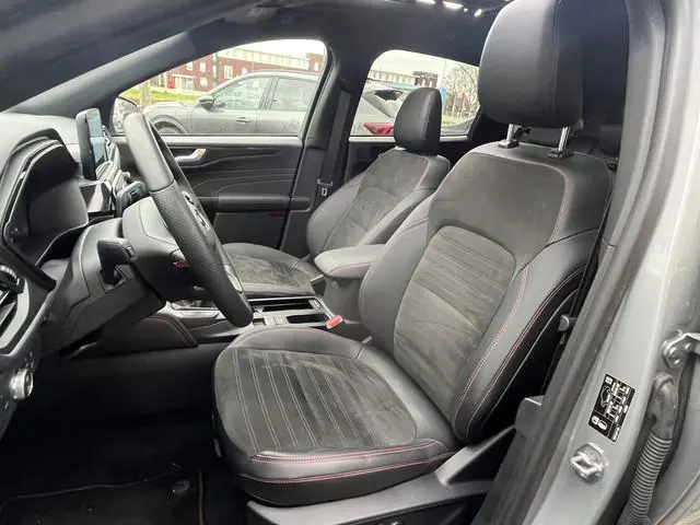 Ford Kuga 1.5 EcoBoost ST-Line X 150pk/110kW 6-bak | Full Options | E-Trekhaak | Pano | Driver Assis...