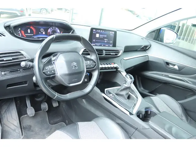PEUGEOT 3008 1.2 PT CROSSWAY | TREKHAAK | CAMERA | CARPLAY | CRUISE | STOELVERWARMING | CLIMATE | SI...