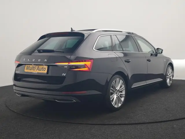ŠKODA Superb Combi 1.4 TSI iV Laurin & Klement PHEV 218pk Dealer O.H. | Trekhaak Af Fabriek | Panoda...