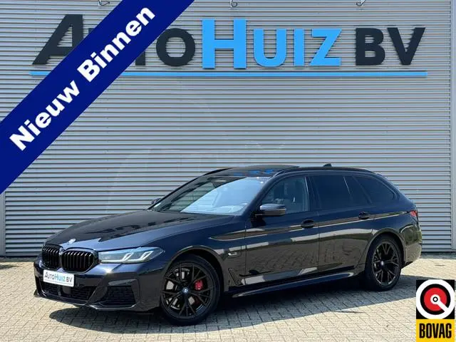 BMW 5-serie Touring 530e High Executive M Sport Panoramadak Trekhaak Harman-Kardon Carplay 19 inch L...