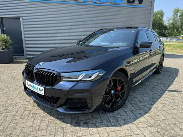 BMW 5-serie Touring 530e High Executive M Sport Panoramadak Trekhaak Harman-Kardon Carplay 19 inch L...