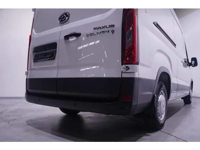 Maxus Deliver9
