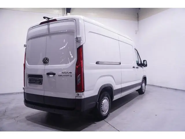 Maxus Deliver9