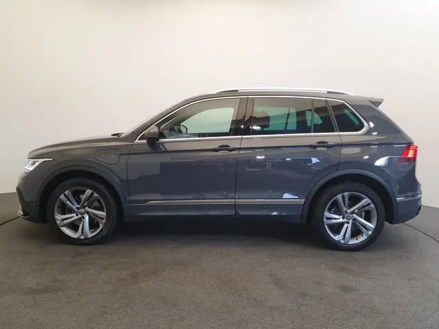 Volkswagen Tiguan 1.4 TSI eHybrid R-Line Business+ Wegklapbare trekhaak, ACC, PDC