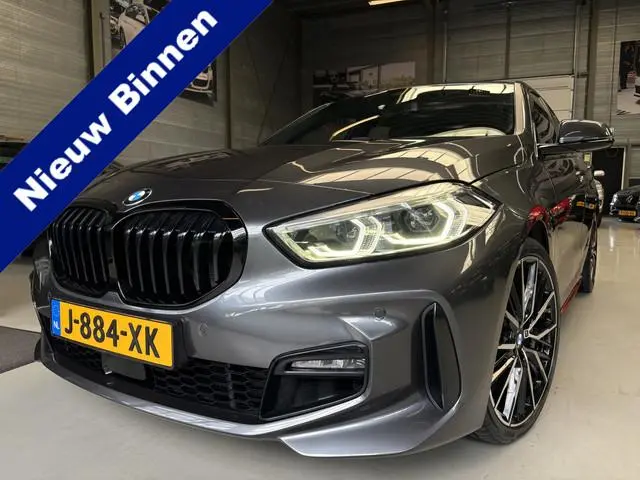 BMW 1-serie 118i Executive Edition M sport, Pano, Navi, Sfeerverlichting, 19inch