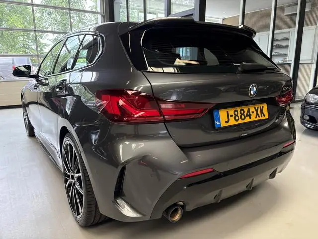 BMW 1-serie 118i Executive Edition M sport, Pano, Navi, Sfeerverlichting, 19inch