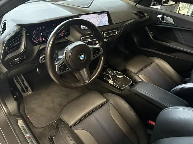 BMW 1-serie 118i Executive Edition M sport, Pano, Navi, Sfeerverlichting, 19inch